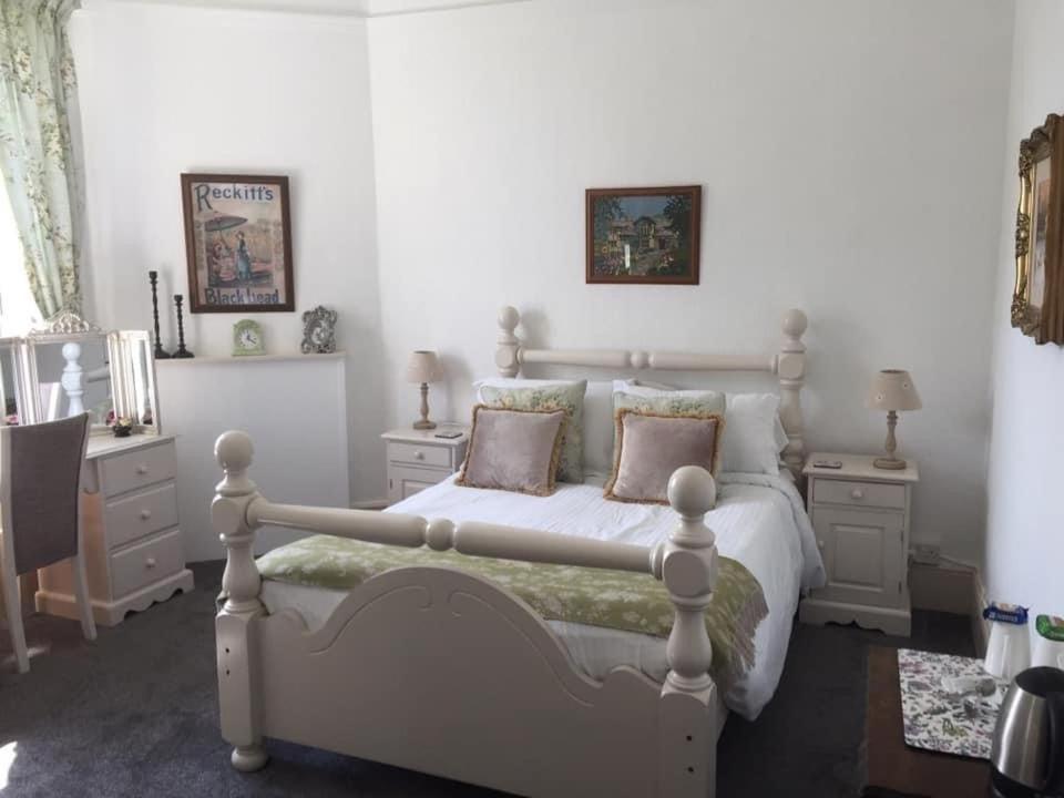 Hotel Rudyard Лийк Екстериор снимка