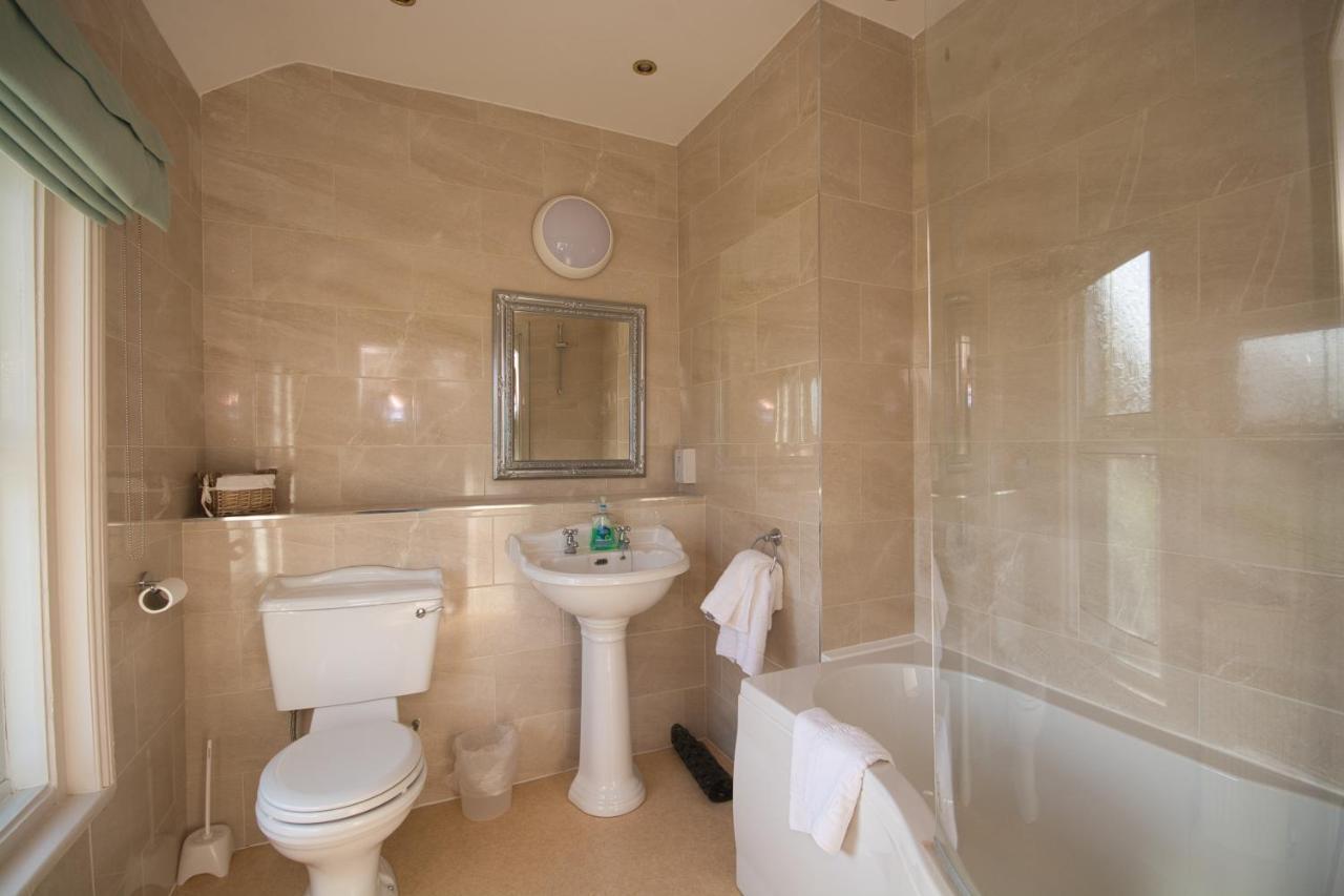Hotel Rudyard Лийк Екстериор снимка